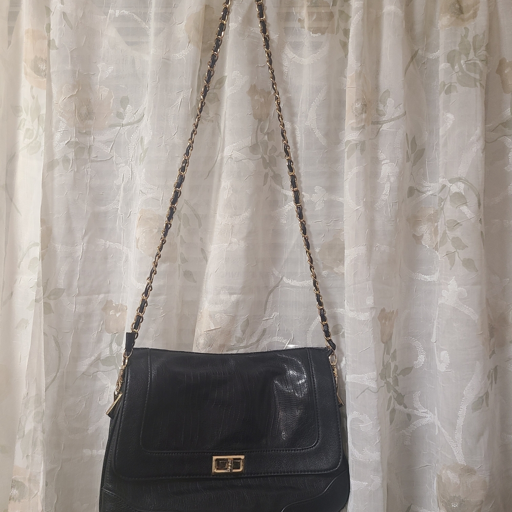 Chic Black Leather Shoulder Bag with Gold Chain